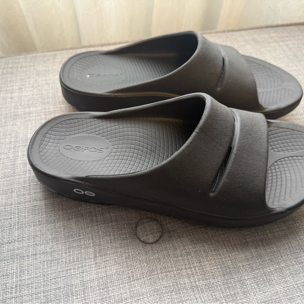 OOFOS Black Women's Slide Sandals